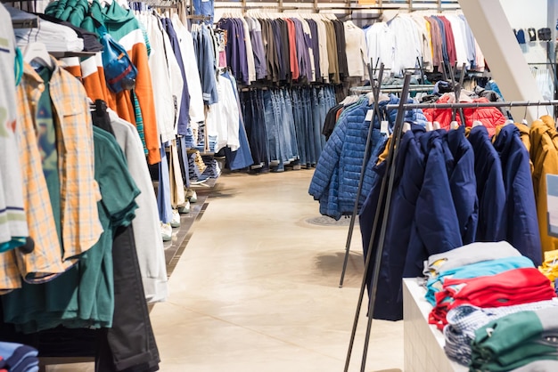 Sección de ropa interior en tienda de mercado y supermercado.