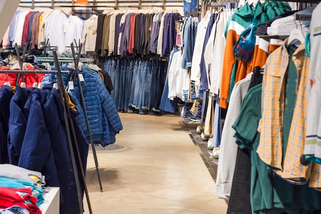 Sección de ropa interior en tienda de mercado y supermercado.