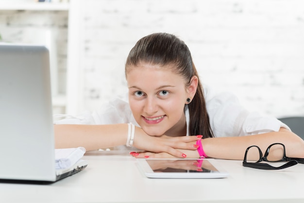 Secretaria bastante joven