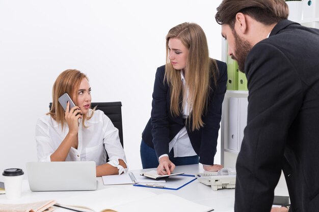 Foto secretaria y colegas