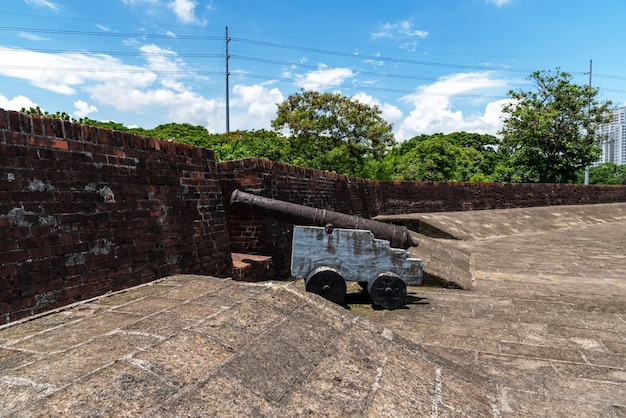 Século XVI construir fortaleza Intramuros e canhões Forte Santiago em Manila Filipinas