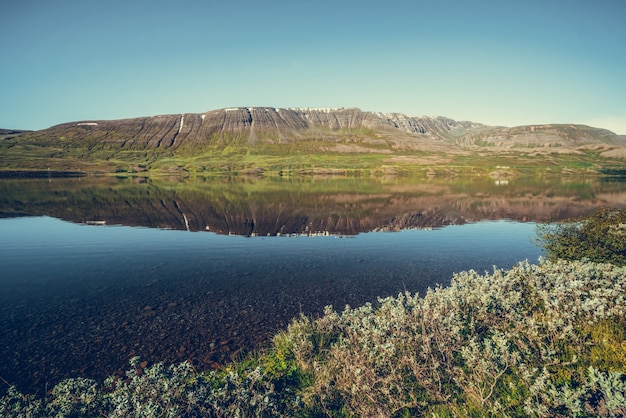 See Ljosavatn in Nordisland am Sommertag.