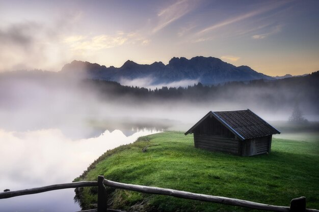 See- und Waldlandschaftshintergrund