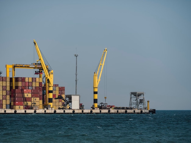 Seefracht- und Containerhafen