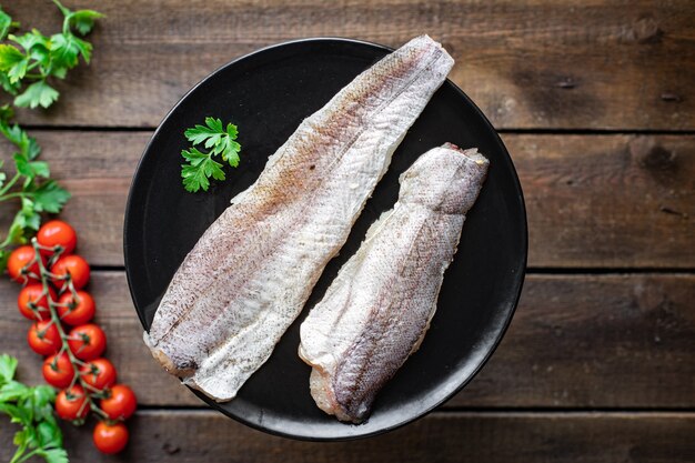 Seehecht frischer Pangasius Fisch Meeresfrüchte Zutat auf dem Tisch gesundes Essen