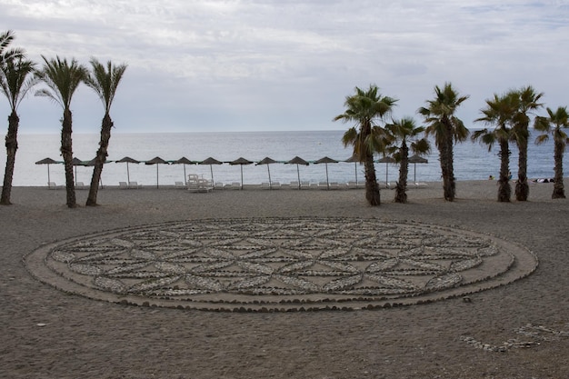 Seesteinsymbol auf einem Strand.