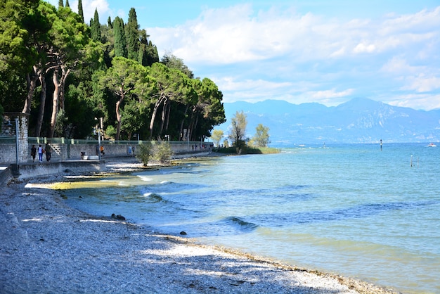 Seeuferlandschaft Garda Sirmione-Stadt Italien