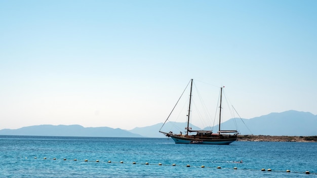 Segelboot auf dem Meer