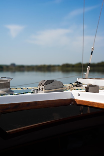 segelboot details yacht auf dem meer