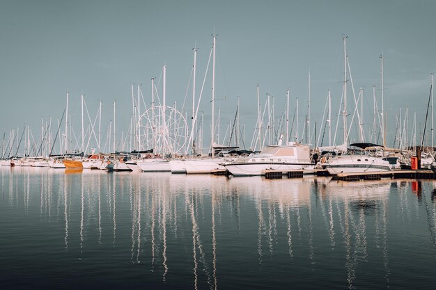 Foto segelboote im yachthafen