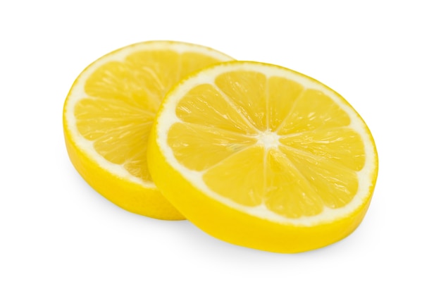 Segmentos redondos fatiados de limão isolados em um fundo branco