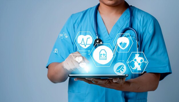 Foto seguro de saúde telemedicina hospital virtual conceito de medicina familiar médico usando tabela digital