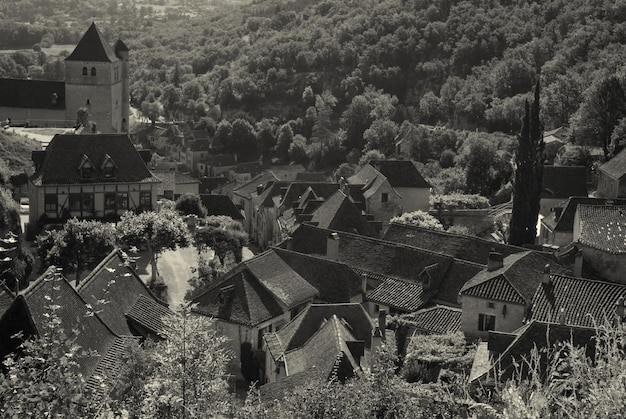 Foto sehenswürdigkeit der stadt in saint-cirq-lapopie