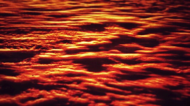 Sehenswürdigkeit des bewölkten Himmels bei Sonnenuntergang