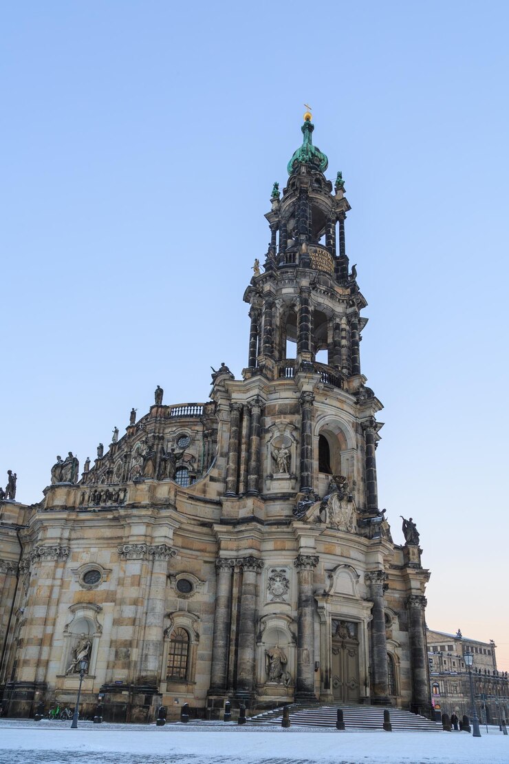 Foto sehenswürdigkeit eines tempels unter geringerem blickwinkel