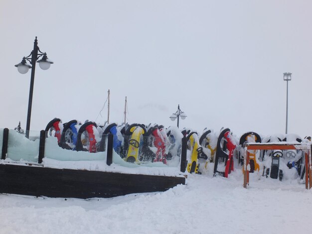 Foto sehenswürdigkeit von schnee vor klarem himmel