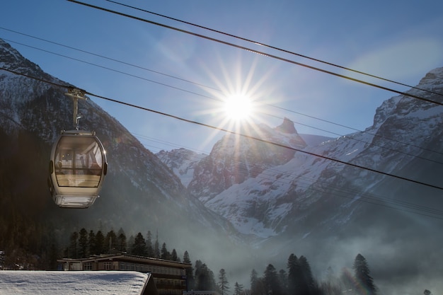 Seilbahn im Skiort