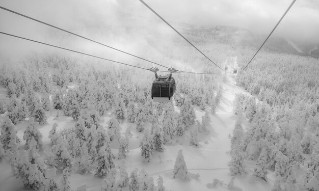 Foto seilbahn im winter