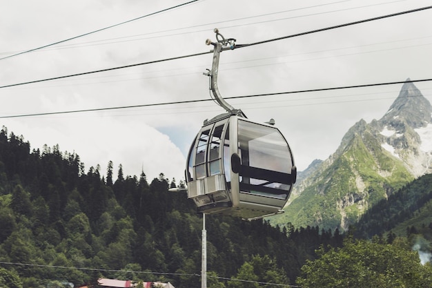 Seilbahnhütte in den Bergen