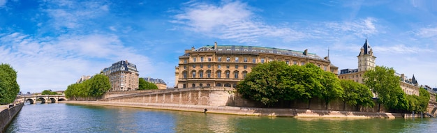 Seineufer, Panoramabild der Ile de la Cite in Paris