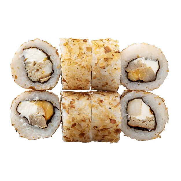 Seis de sushi roll en el fondo blanco Primer plano de deliciosa comida japonesa con sushi roll