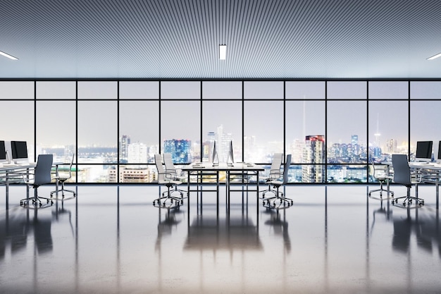 Seitenansicht auf moderne Arbeitsplätze in einem geräumigen Büro mit glänzendem Boden und riesigem Fenster mit nächtlichen Wolkenkratzern in der Stadt, 3D-Darstellung