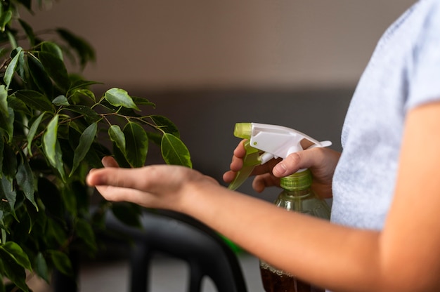 Foto seitenansicht der kindersprühanlage mit wasser