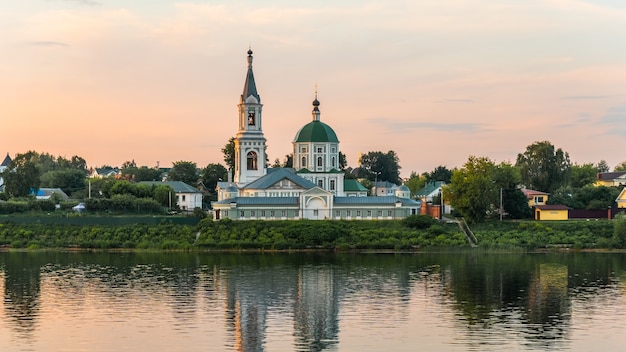 Seitenansicht des Katharinenklosters in Tver