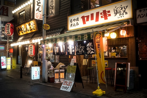 Seitenansicht leeres japanisches Straßenrestaurant