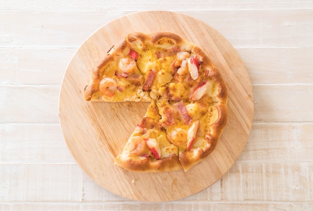 Selbst gemachte hawaiische Meeresfrüchtepizza