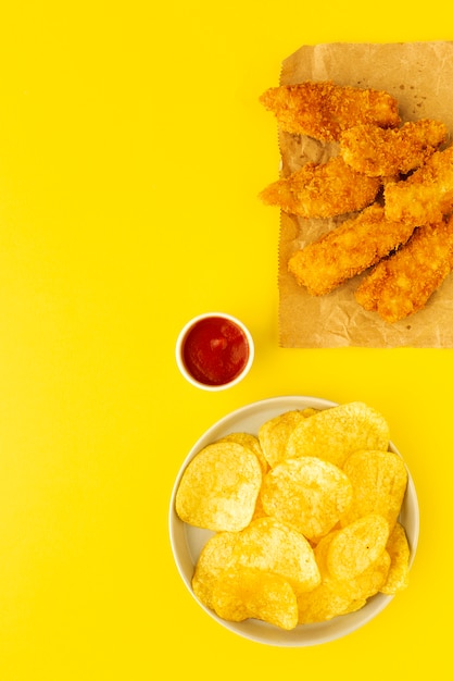 Selbst gemachte Hühnernuggets zerschlagen mit Panko