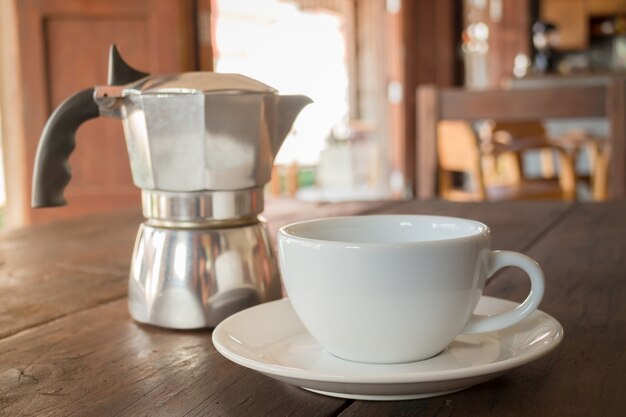 Selbst gemachter heißer Tasse Kaffee