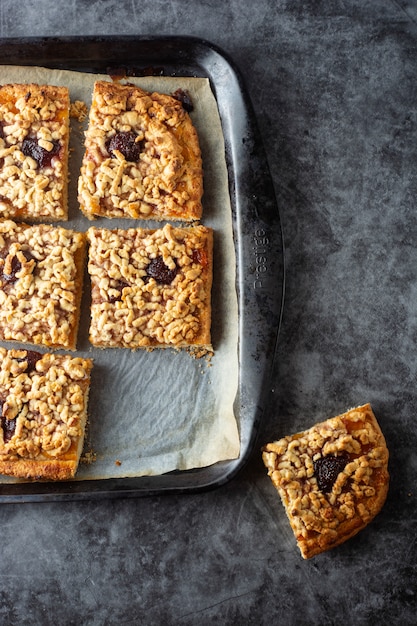 Selbst gemachter Kuchen mit Fruchtmarmelade