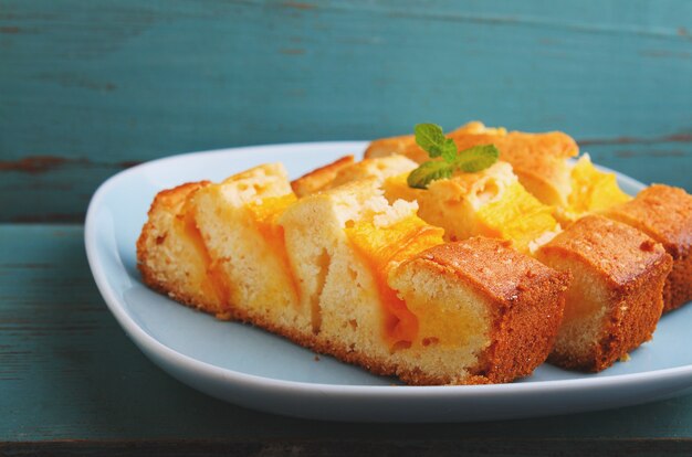 Selbst gemachter Kuchen mit Mango