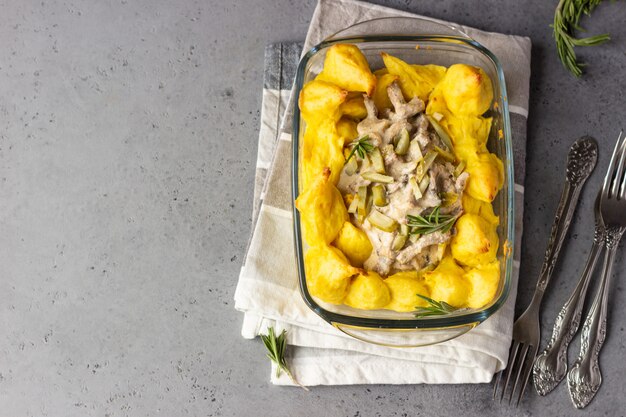 Selbst gemachter Stroganoff mit Pilzen und gebackenen Kartoffelpürees