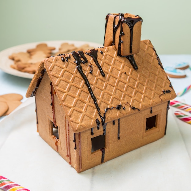 Selbst gemachtes Lebkuchenhaus Whitkaramel