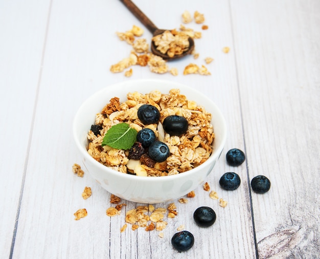 Selbst gemachtes Müsli mit Blaubeeren