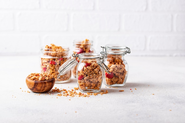 Selbst gemachtes Müsli mit getrockneter Beere