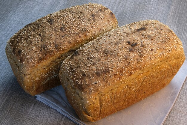 Selbst gemachtes Roggenweizenbrot gebacken