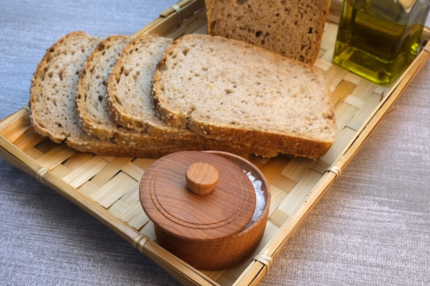 Selbst gemachtes Roggenweizenbrot gebacken