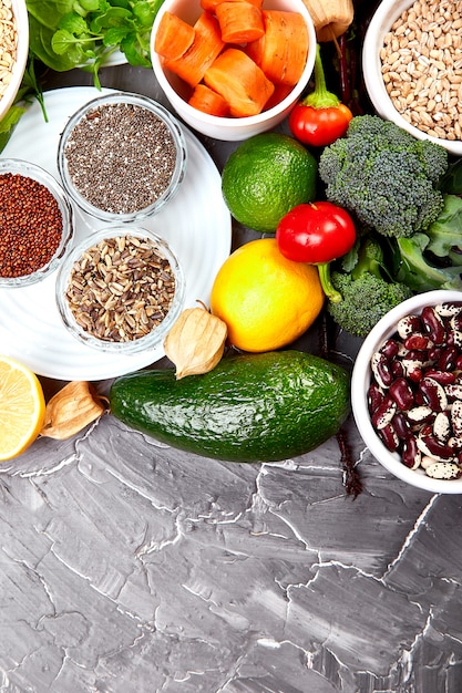 Seleção de alimentos saudáveis, alimentação limpa. Frutas, vegetais, sementes, reforço imunológico de Coronavírus