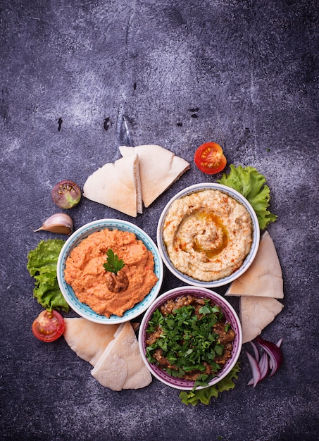 Seleção de aperitivos do oriente médio ou árabe