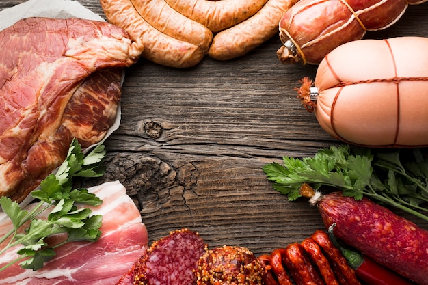 Foto seleção de close-up de carne de porco em cima da mesa