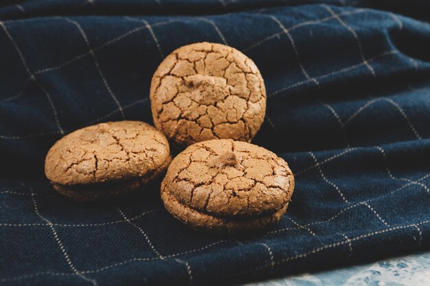 Seleção variada de biscoitos de chá e biscoitos de chocolate