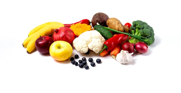 Selección de alimentos de productos, verduras frescas en la mesa, vista desde arriba, fondo blanco, ningún pueblo,