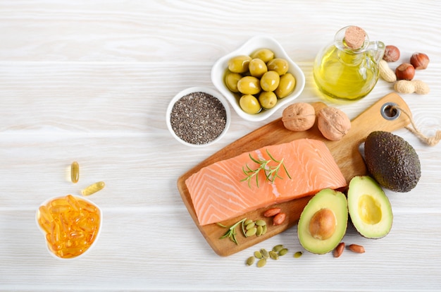 Foto selección de alimentos saludables con grasas insaturadas.