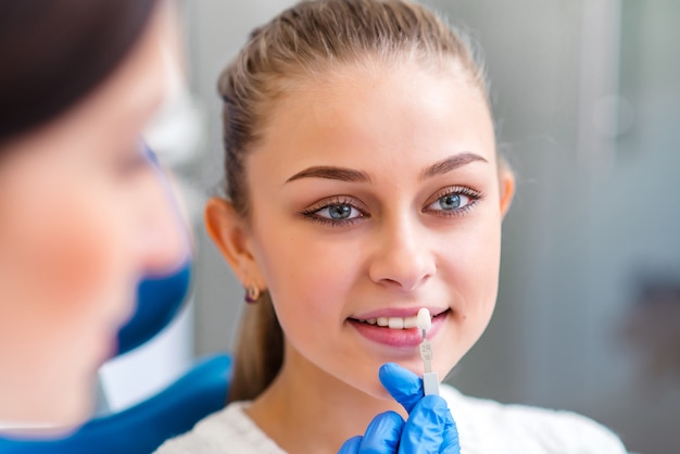 Selección de color de dientes en odontología