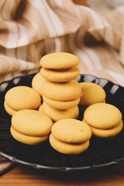 Selección variada de galletas de té y galletas con trocitos de chocolate