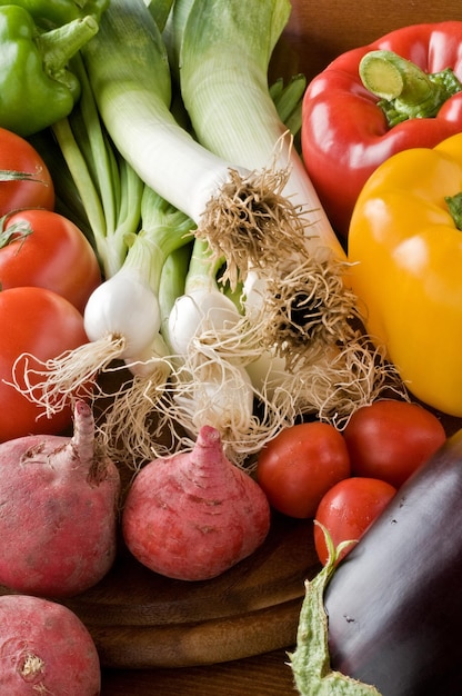 Una selección de verduras orgánicas frescas.