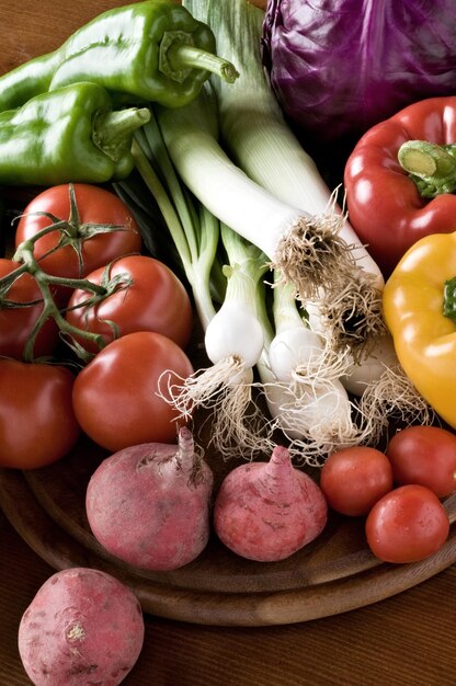 Una selección de verduras orgánicas frescas.